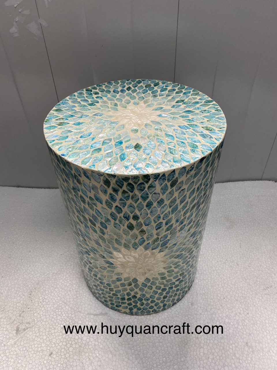 HQ12503 Mother of pearl lacquer stool